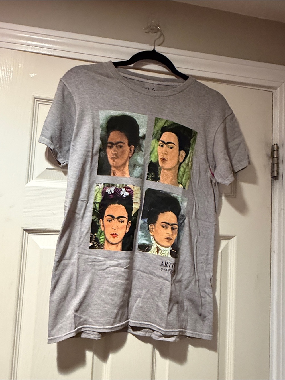 Self-Portrait Frida Kahlo Tee in Light Gray S